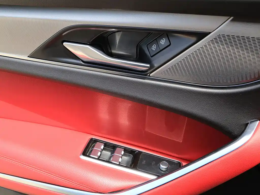 Jaguar F-PACE 2024 — фото 12