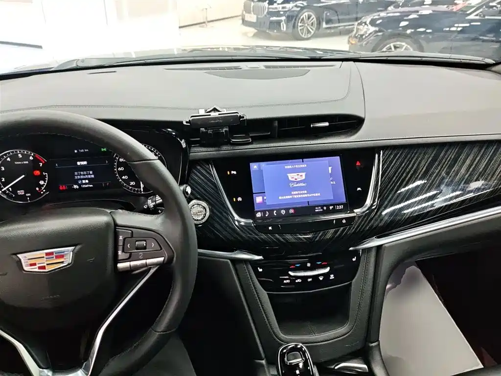 Cadillac XT6 2023 — фото 9