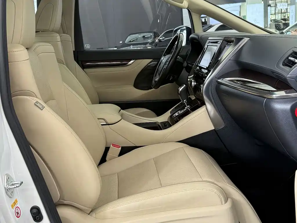 Toyota Alphard 2018 — фото 10