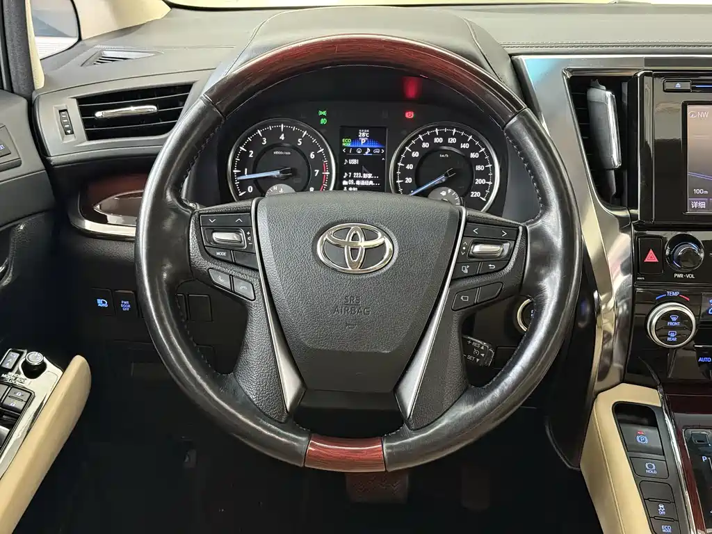 Toyota Alphard 2018 — фото 18