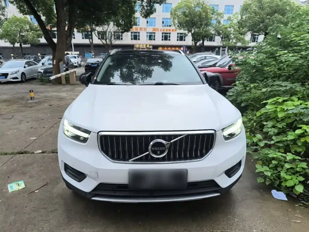 Volvo XC40 2022 — фото 3