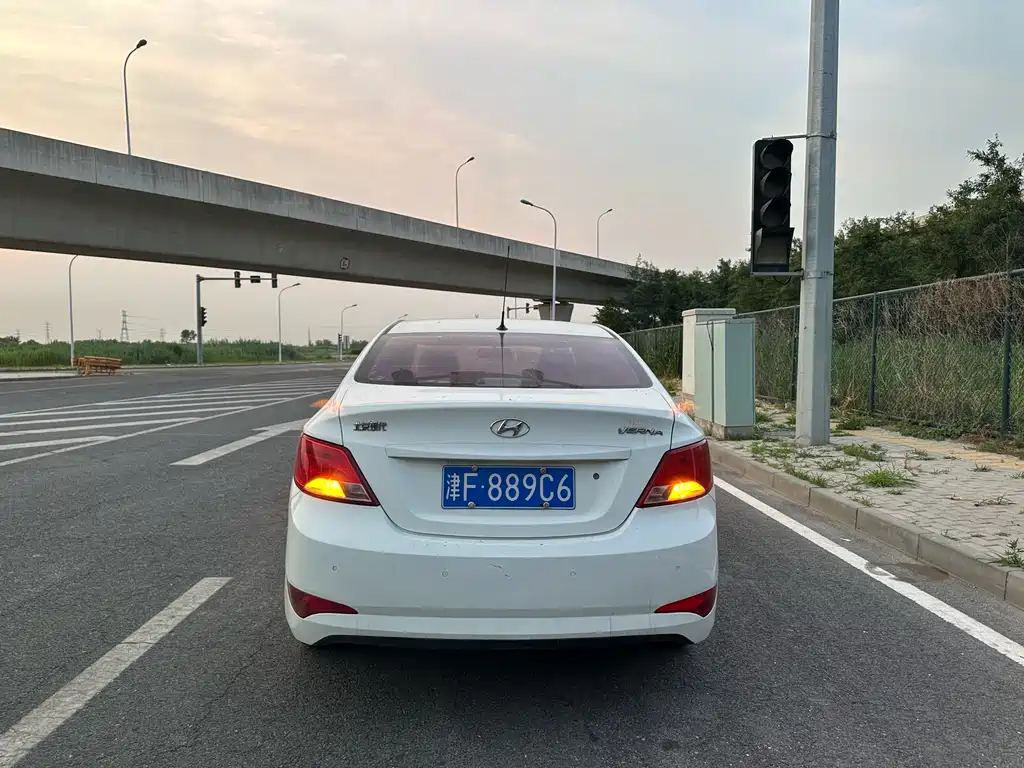Hyundai Verna 2016 — фото 7
