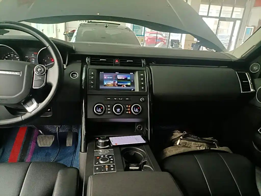 Land Rover Discovery 2017 — фото 13