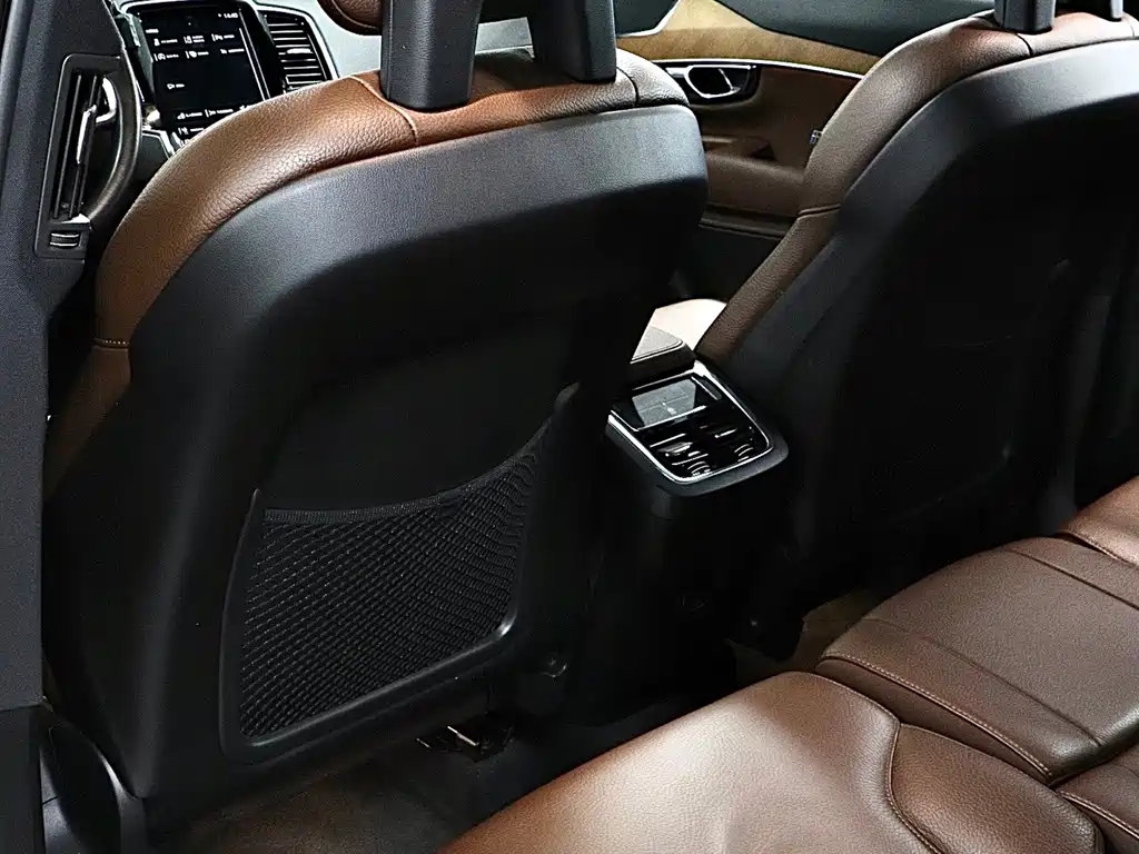 Volvo XC90 2021 — фото 13