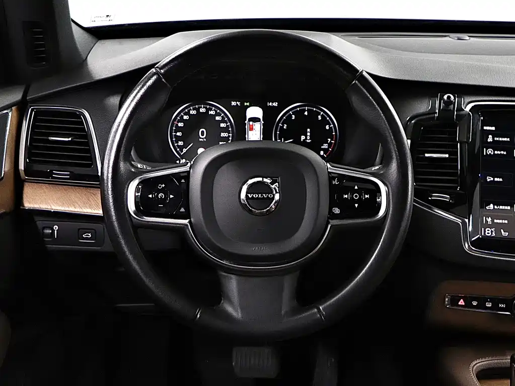 Volvo XC90 2021 — фото 10