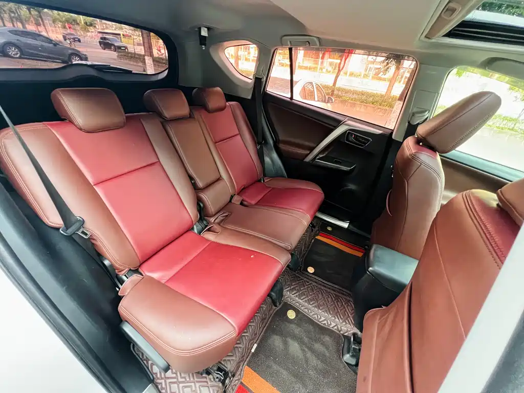 Toyota RAV4 2017 — фото 19
