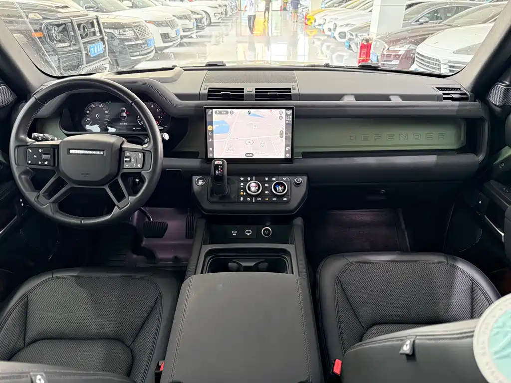 Land Rover Defender 2023 — фото 14