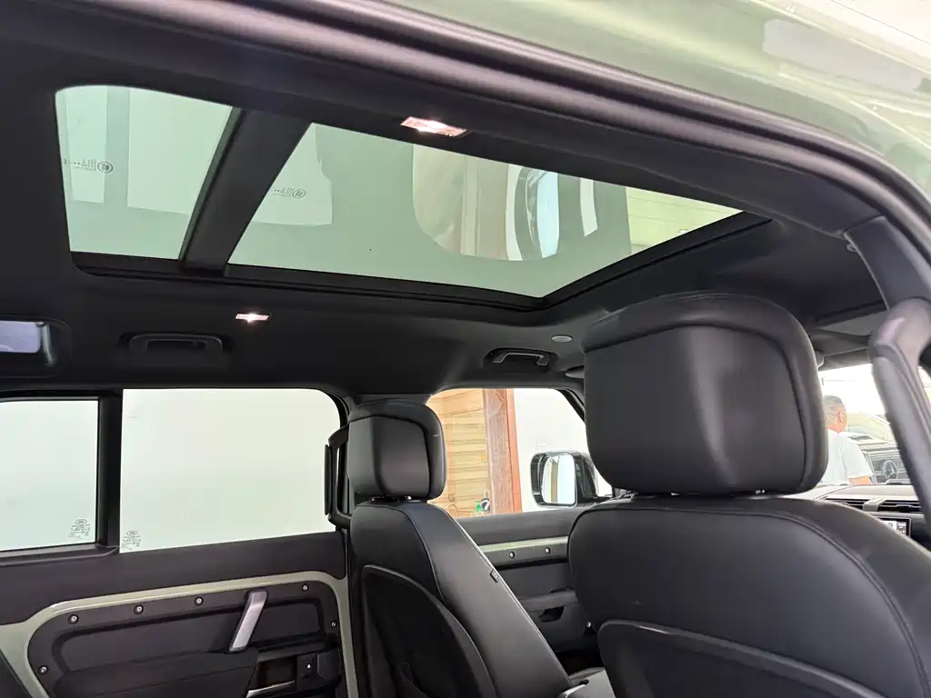 Land Rover Defender 2023 — фото 13