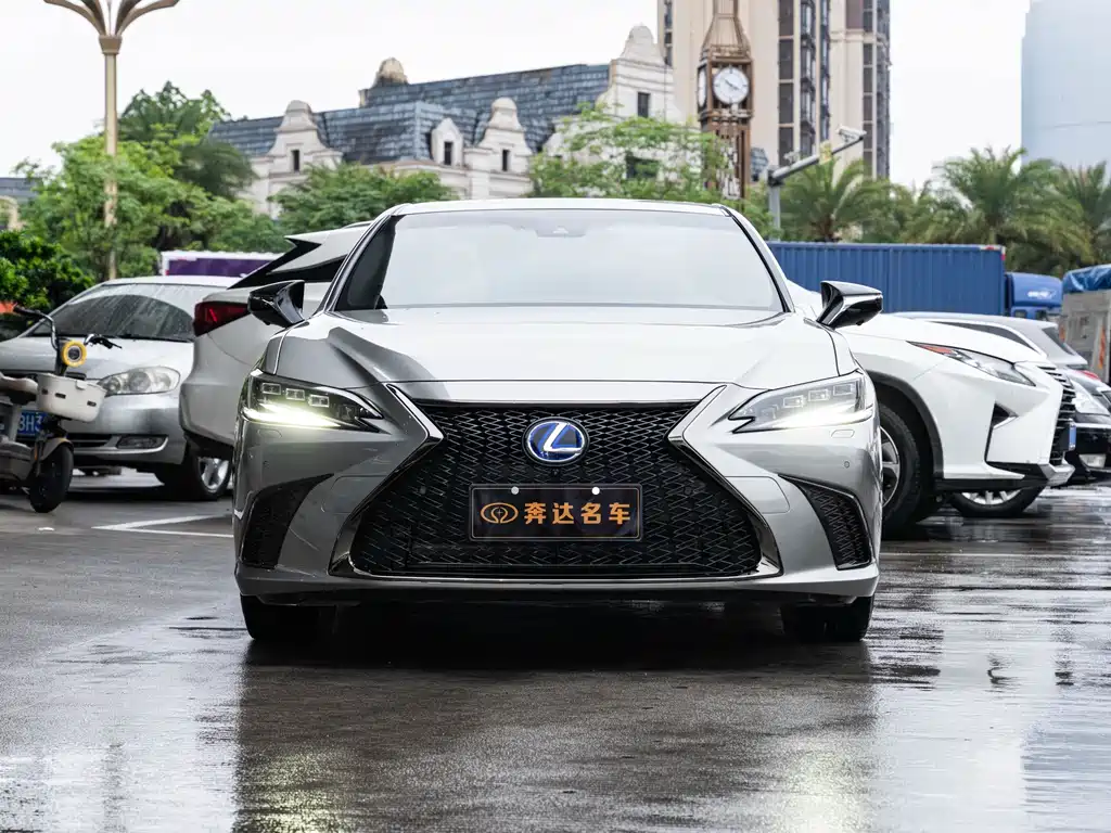 Lexus ES 2021