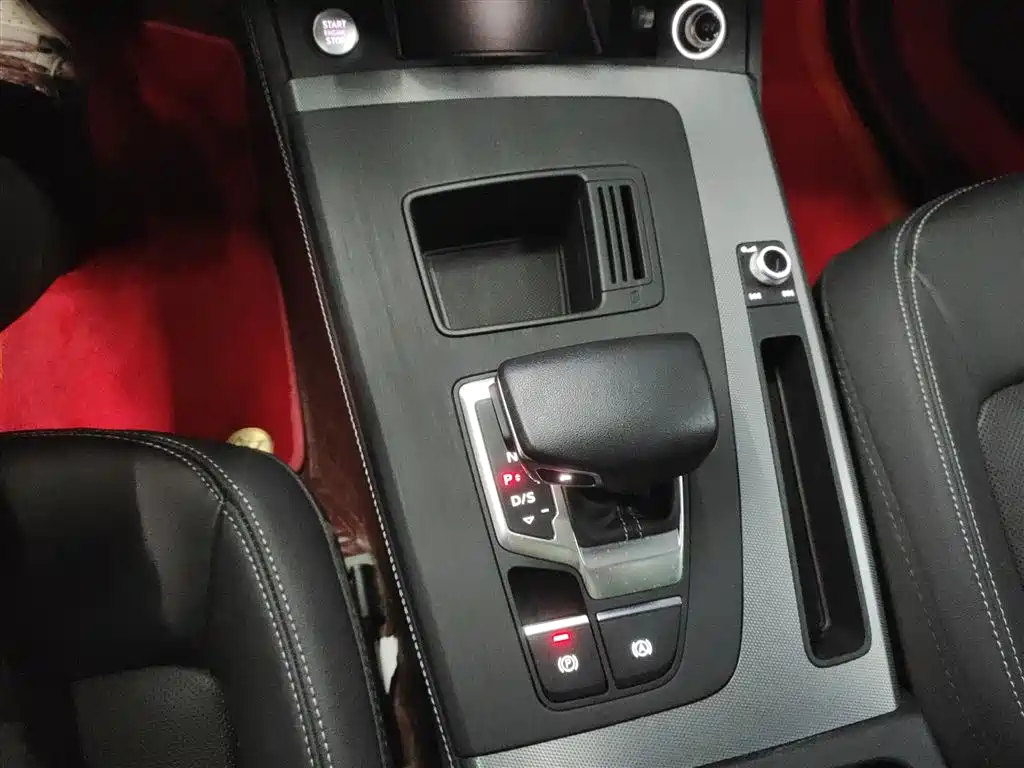 Audi Q5L 2023 — фото 14