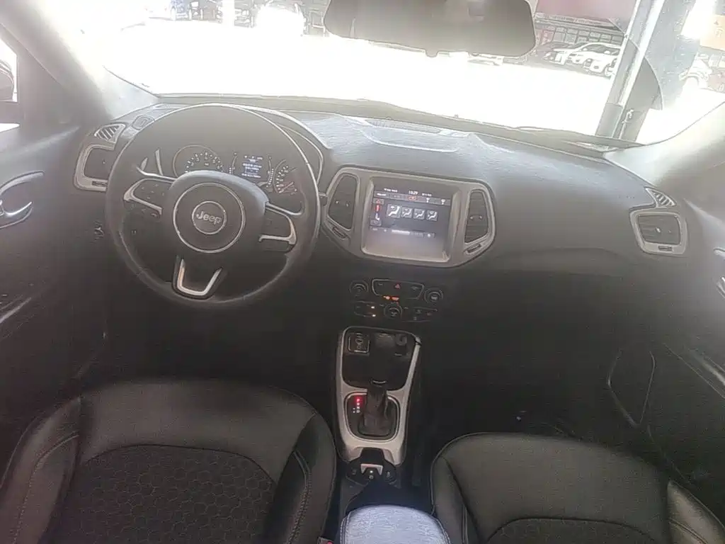 Jeep Compass 2020 — фото 10