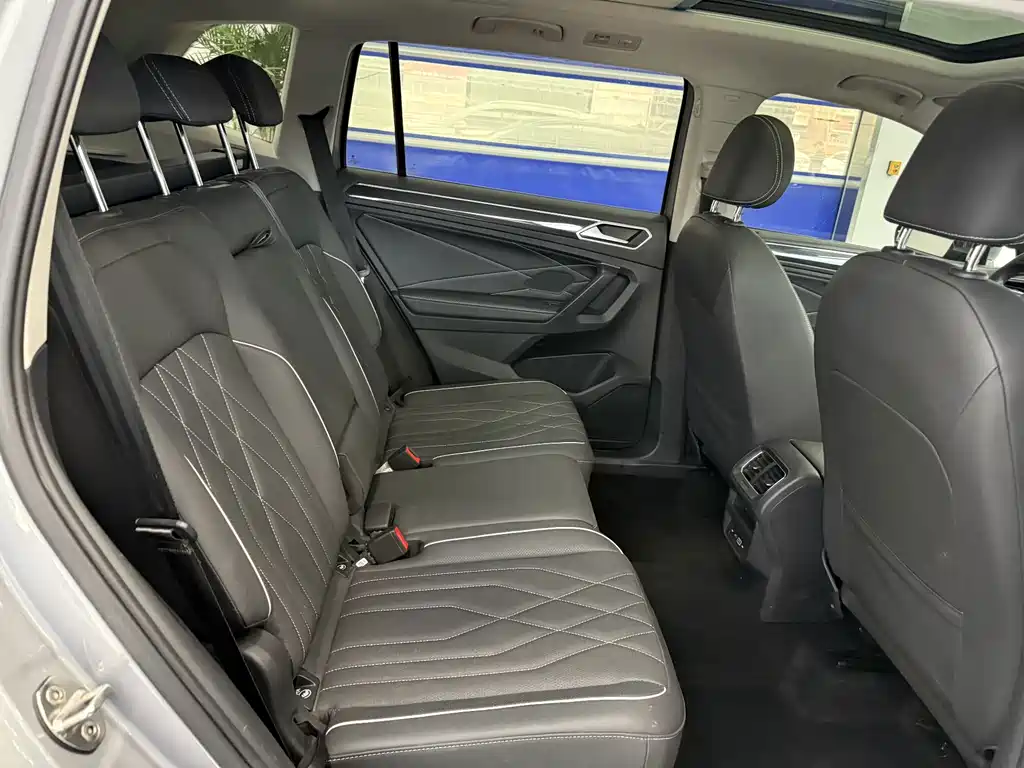 Volkswagen Tiguan L 2023 — фото 16