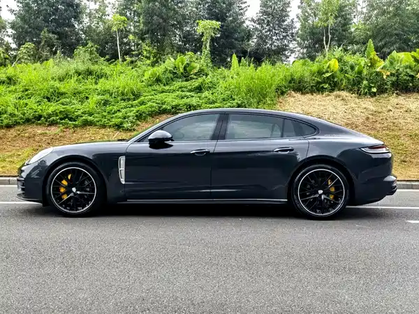 Porsche Panamera 2022
