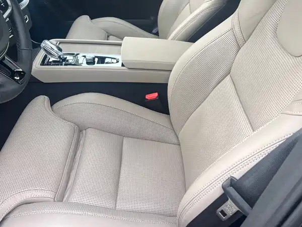 Volvo XC90 Plug-In Hybrid 2025