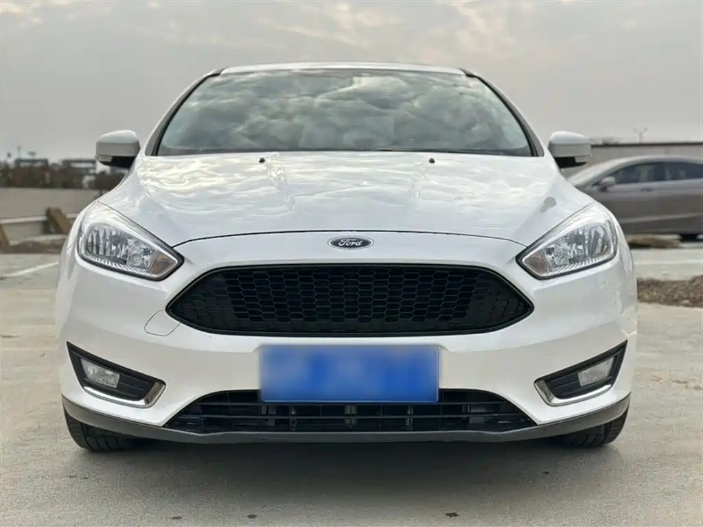 Ford Focus 2019 — фото 15