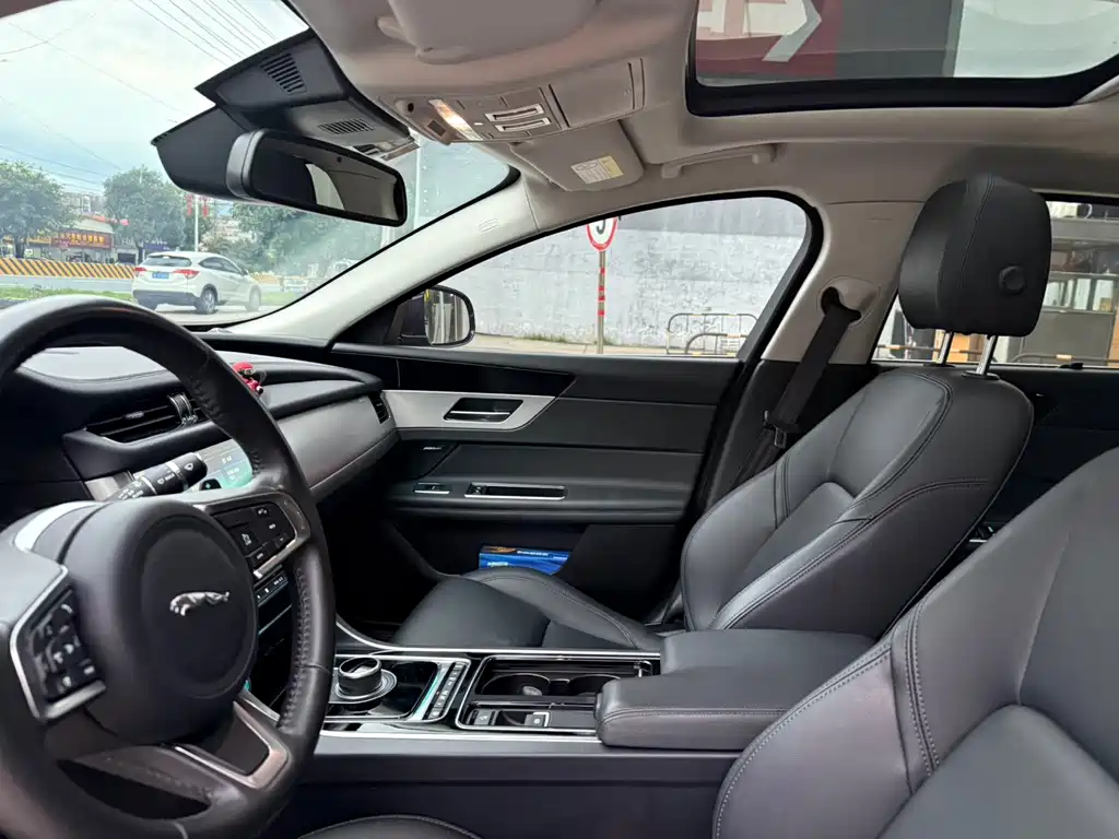 Jaguar XFL 2021 — фото 12
