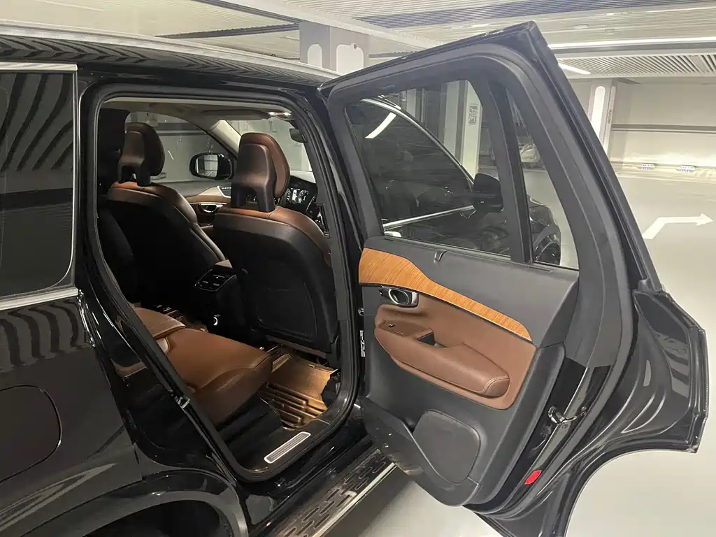 Volvo XC90 2020 — фото 21