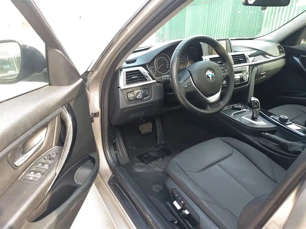 BMW 3 Series 2017 — фото 12