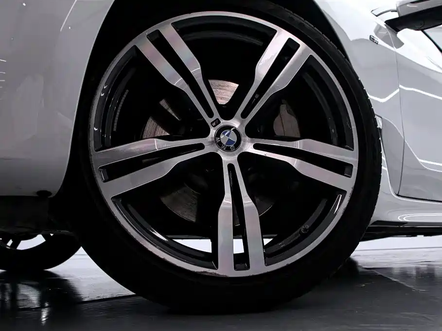 BMW 6 Series GT 2024 — фото 16