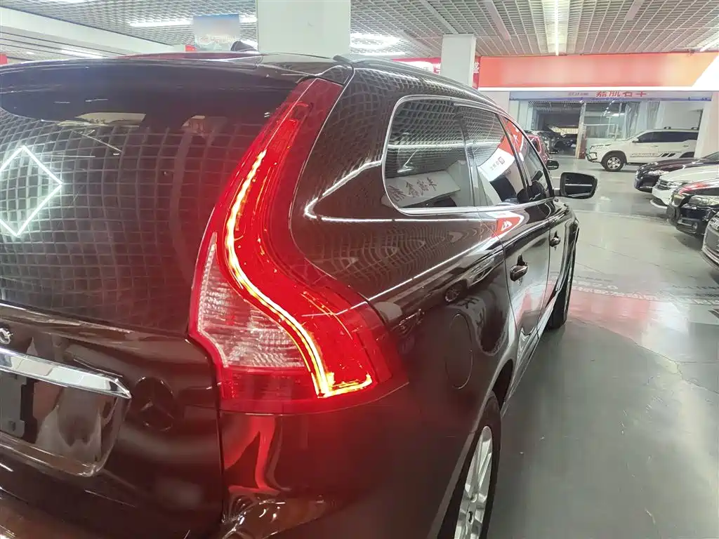 Volvo XC60 2016 — фото 24