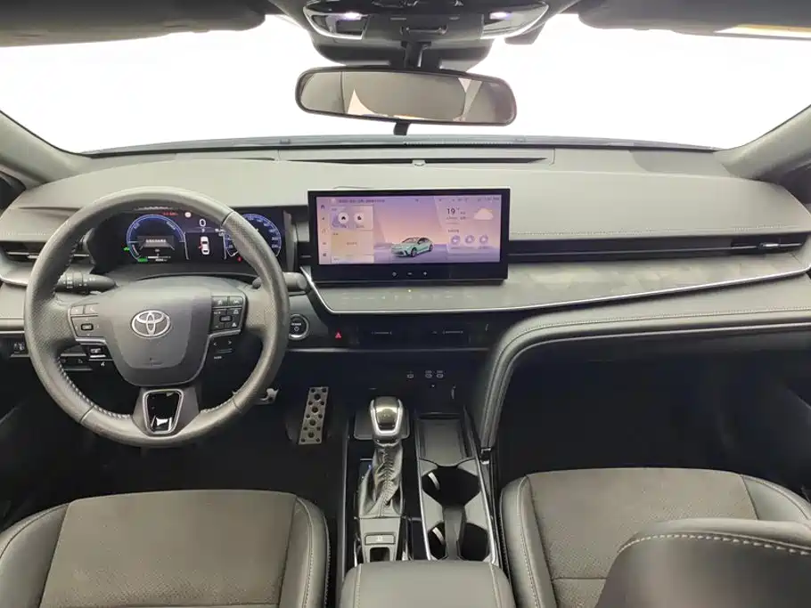 Toyota Camry 2025 — фото 12