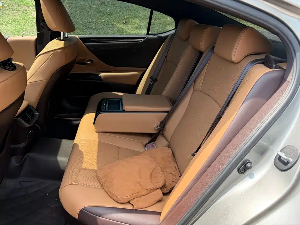 Lexus ES 2021 — фото 12