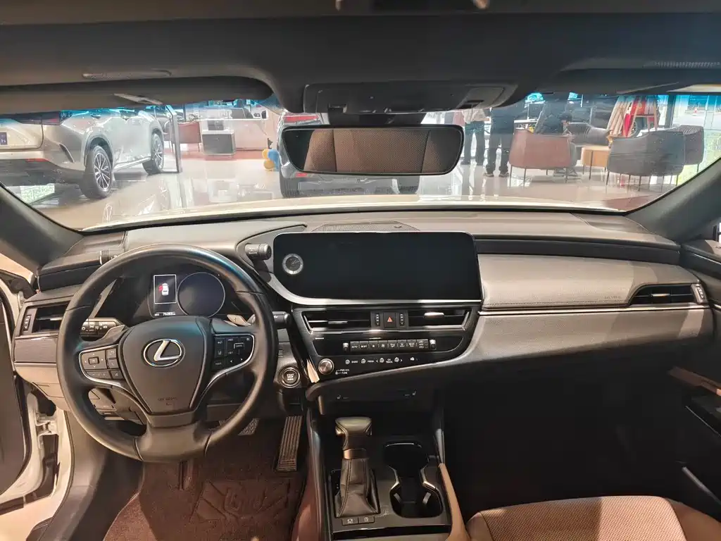 Lexus ES 2024