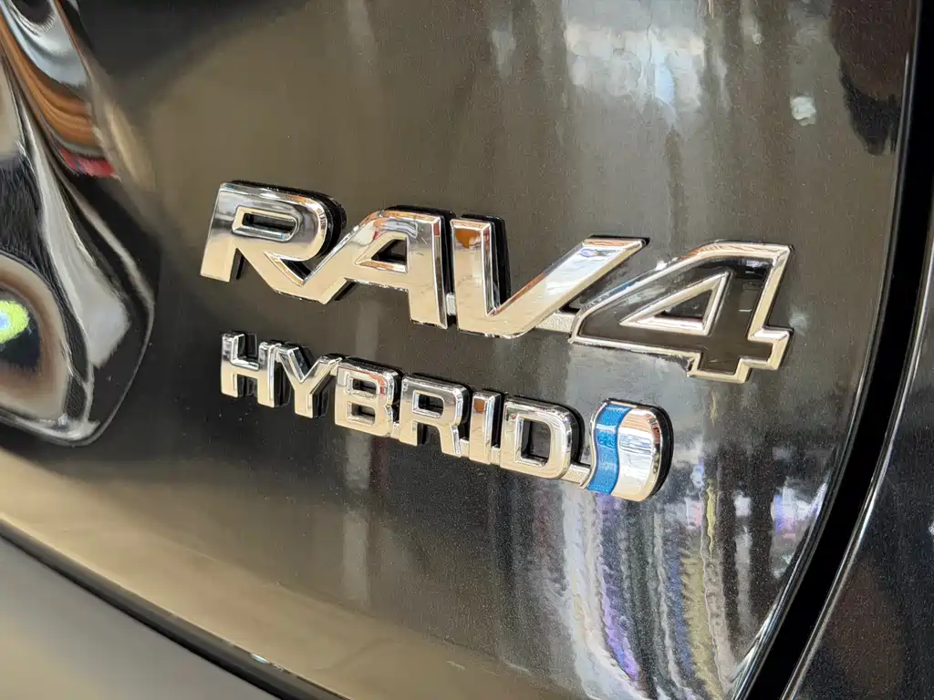 Toyota RAV4 2022 — фото 9