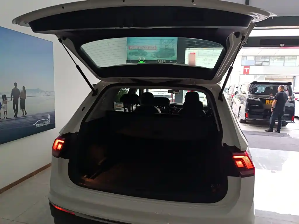 Volkswagen Tiguan L 2019 — фото 15