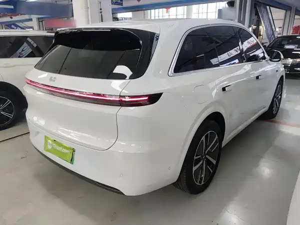 Li Auto L6 2025