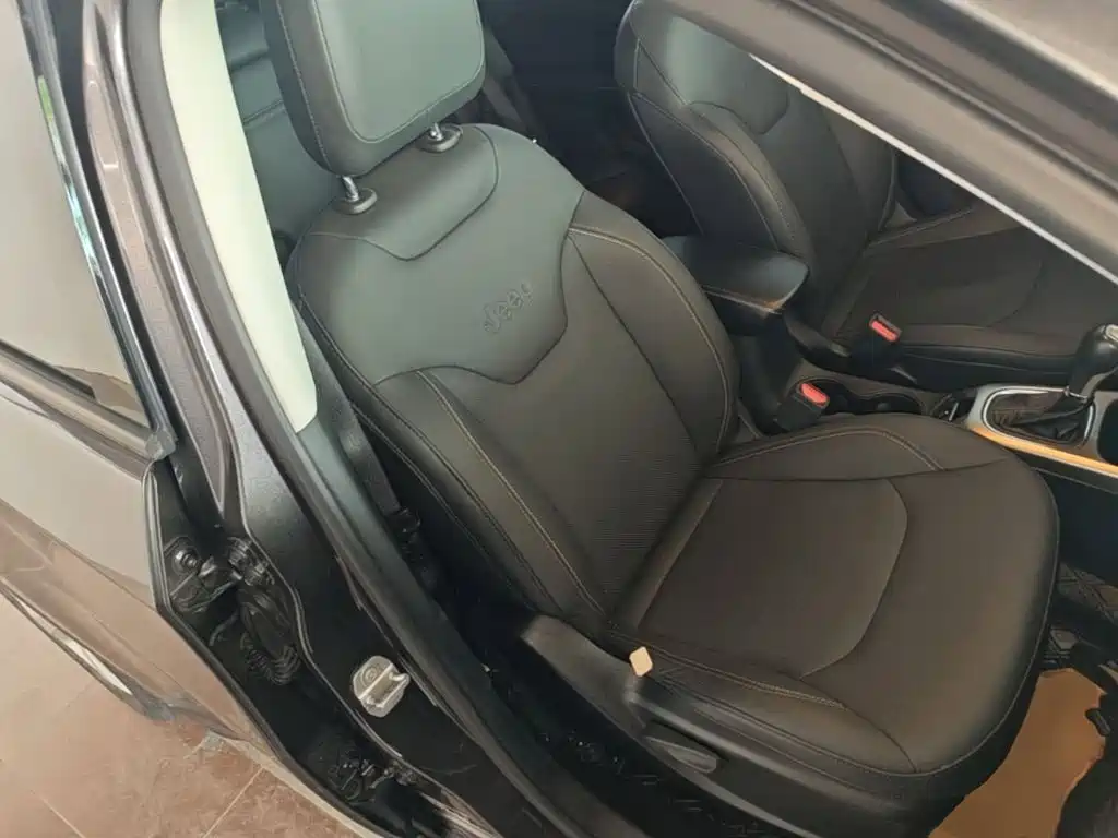 Jeep Compass 2018 — фото 25