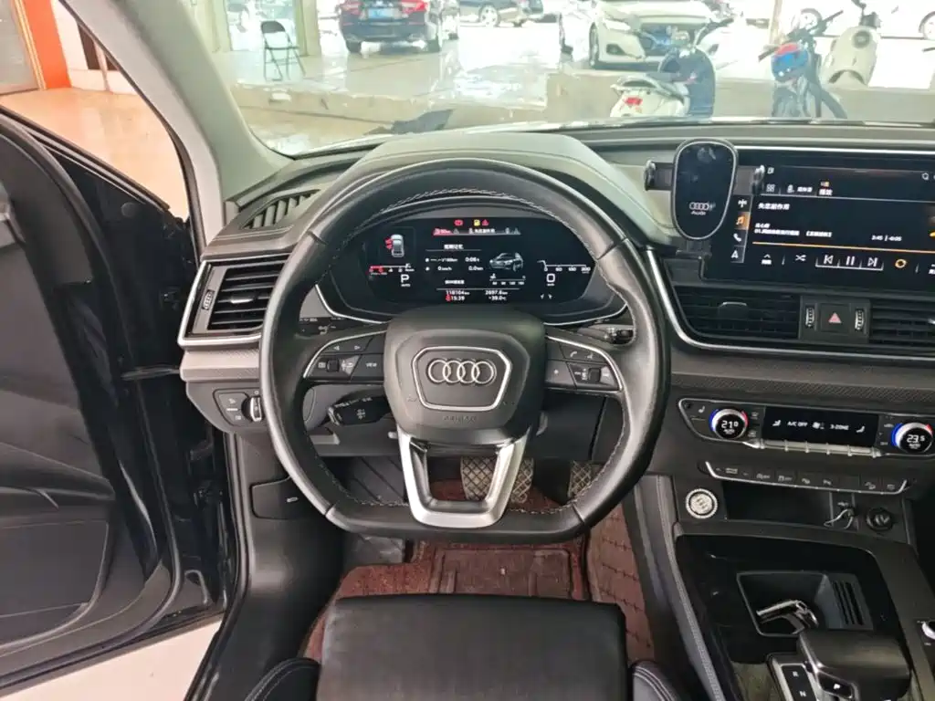 Audi Q5L 2021 — фото 11