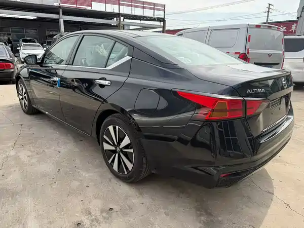 Nissan Teana 2026