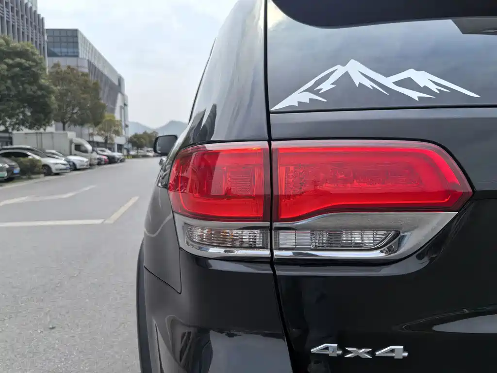 Jeep Grand Cherokee 2014 — фото 30
