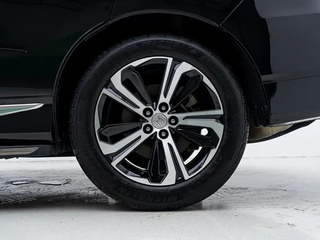 Honda UR-V 2017 — фото 25