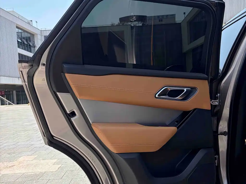 Land Rover Range Rover Velar 2022 — фото 14