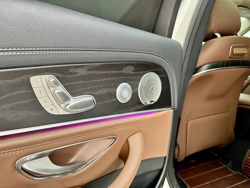 Mercedes-Benz E-Class 2020 — фото 12