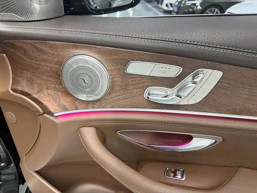 Mercedes-Benz E-Class 2020 — фото 18
