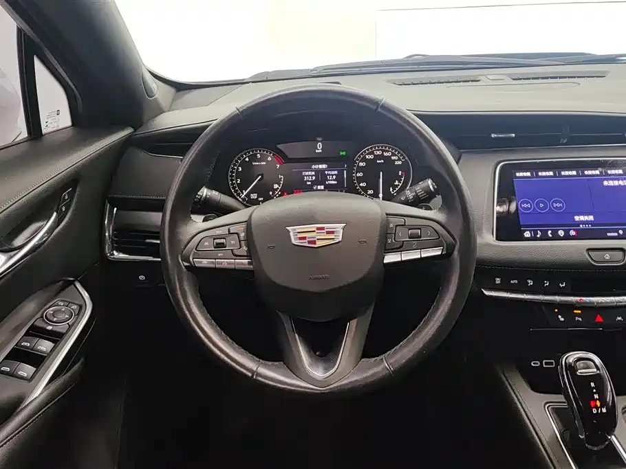 Cadillac XT4 2022 — фото 15
