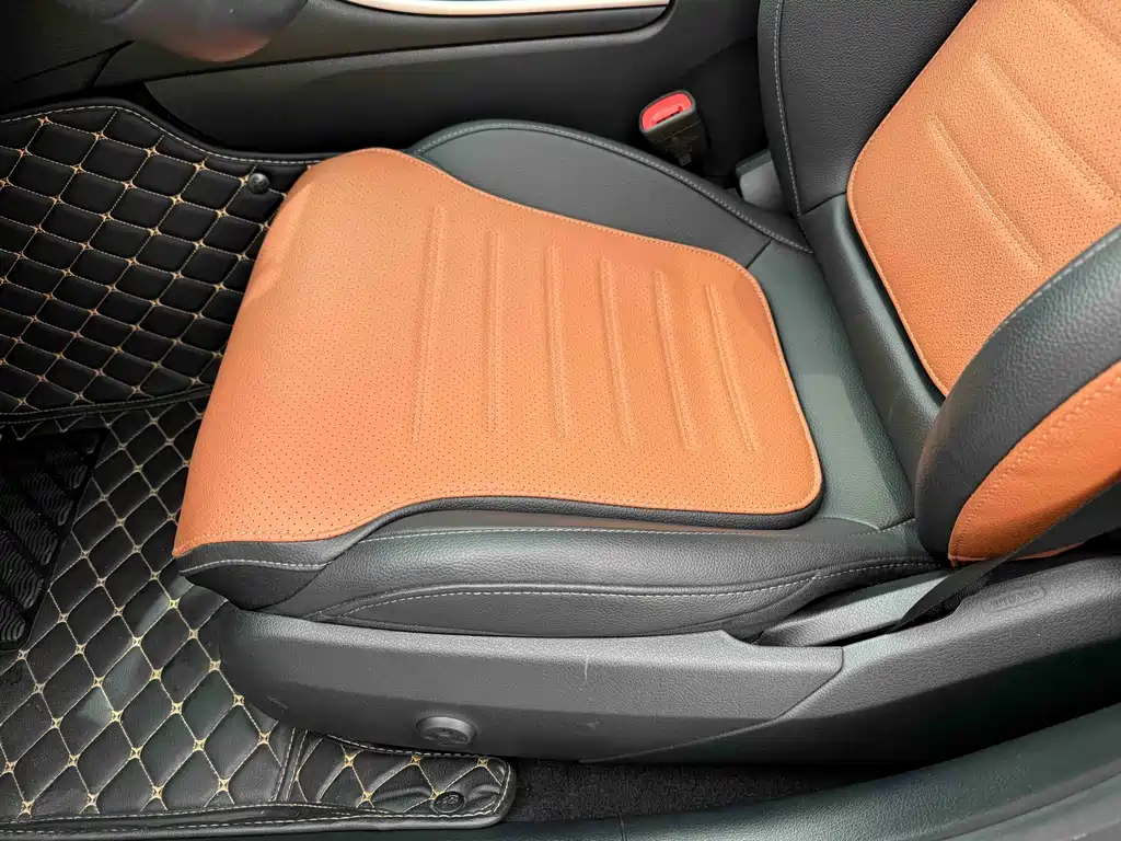 Mercedes-Benz C-Class 2023 — фото 8