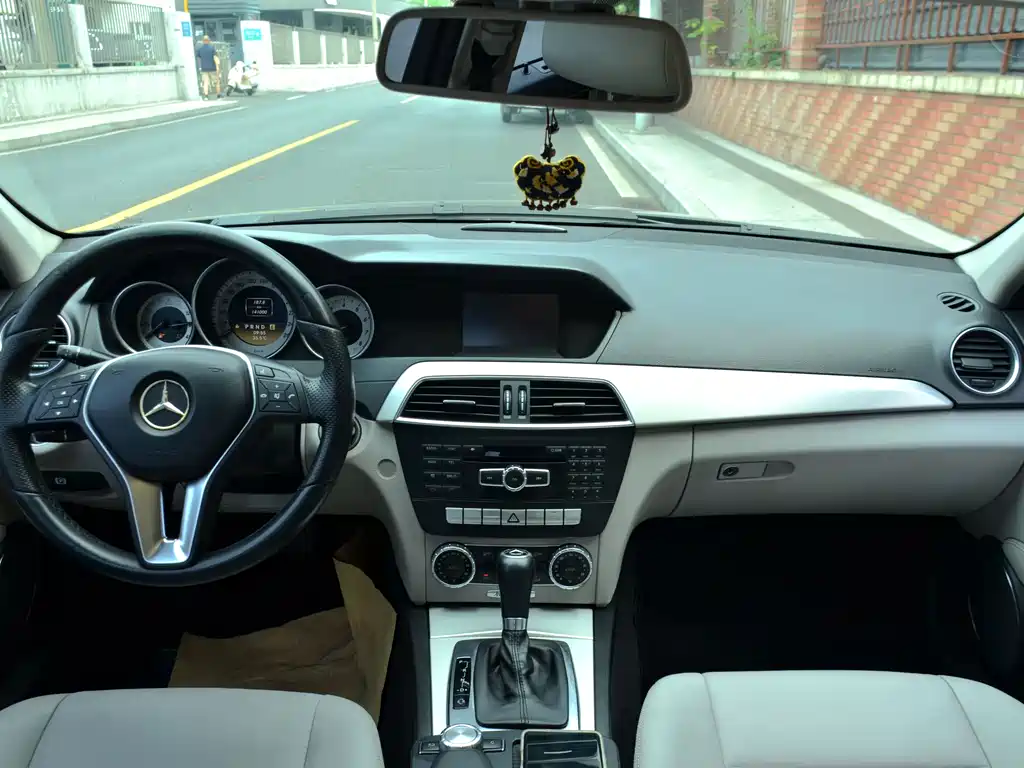 Mercedes-Benz C-Class 2012 — фото 10