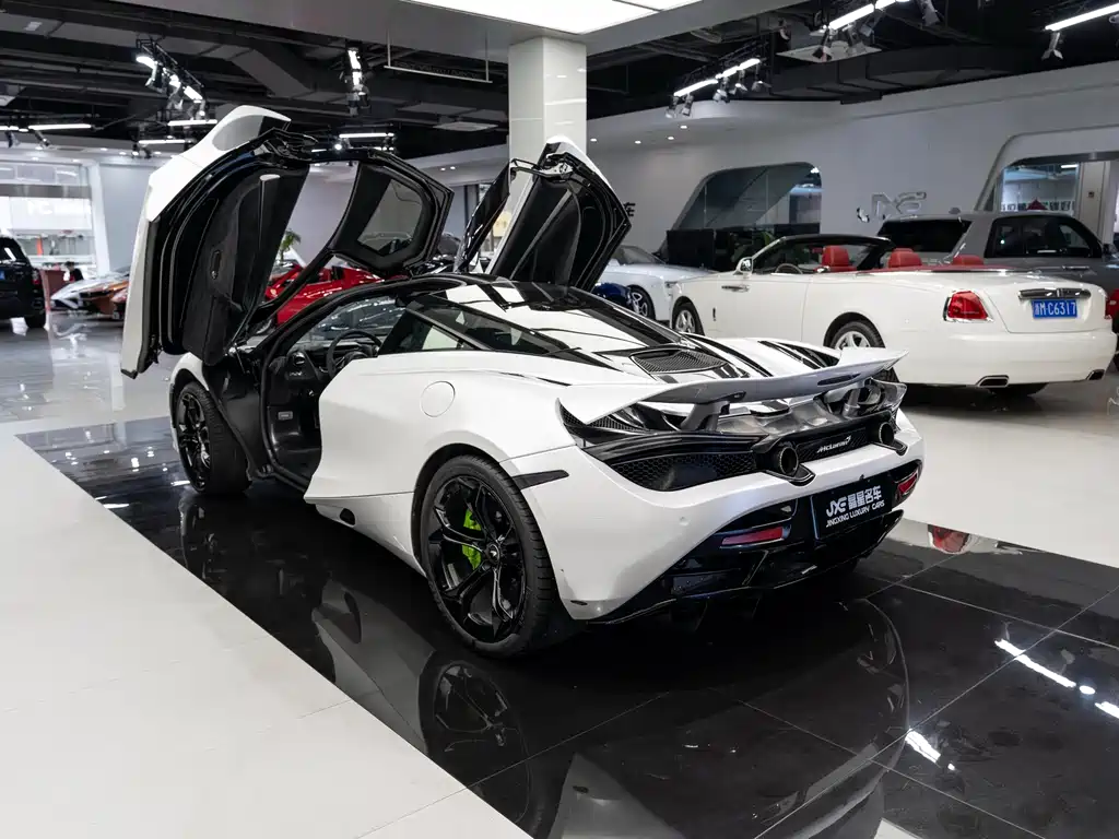 McLaren 720S 2020 — фото 12