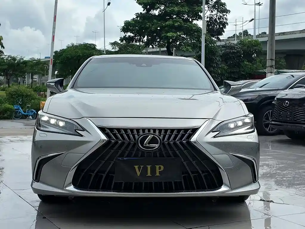 Lexus ES 2024