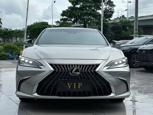 Lexus ES 2024