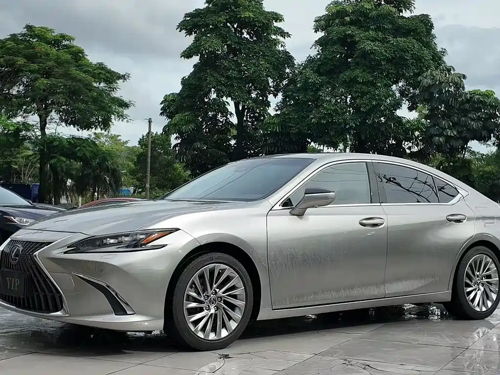 Lexus ES 2024