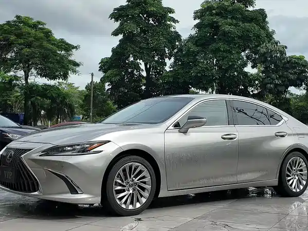 Lexus ES 2024