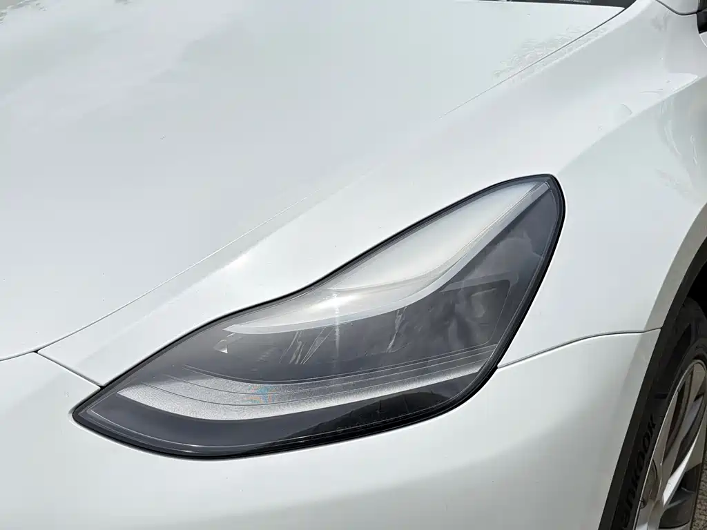 Tesla Model Y 2022 — фото 13