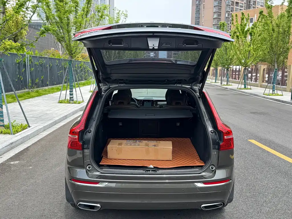Volvo XC60 2021 — фото 12