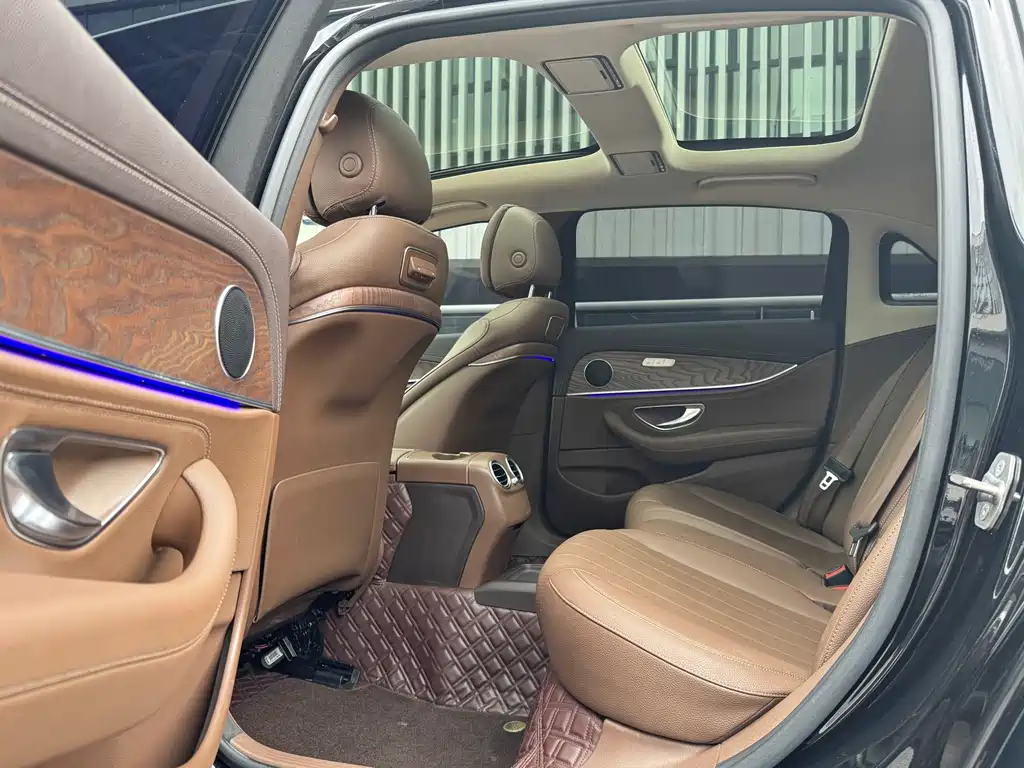 Mercedes-Benz E-Class 2019 — фото 14