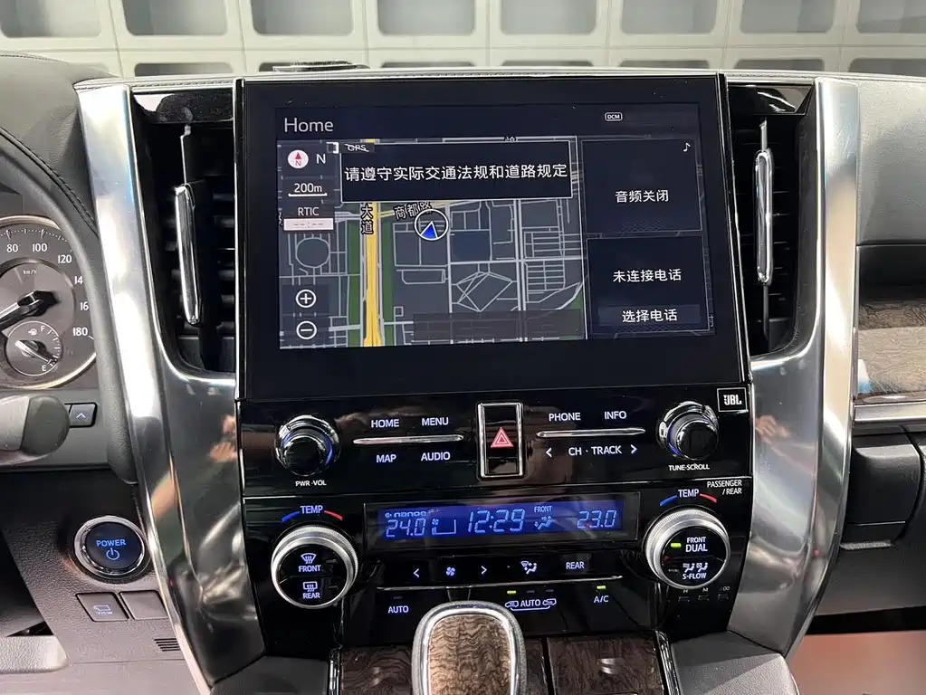 Toyota Alphard 2022 — фото 21